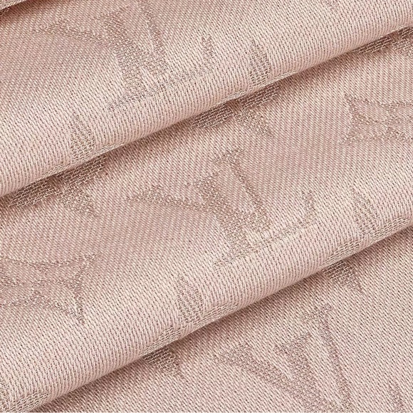 COPY - Louis Vuitton Monogram Shine Shawl - Picture 2 of 12
